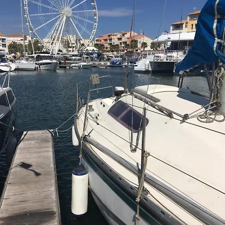 Bateau Ботель