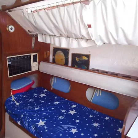 Ботель Bateau *