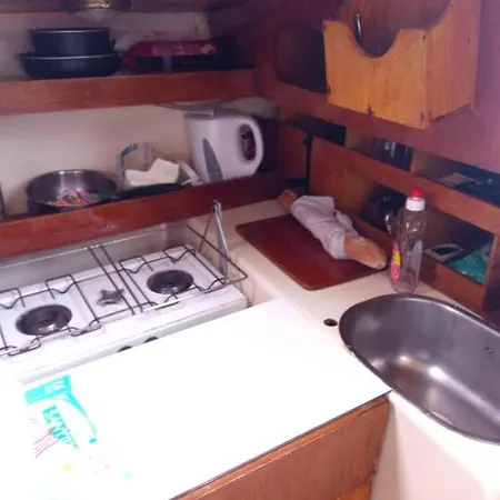 Ботель Bateau *
