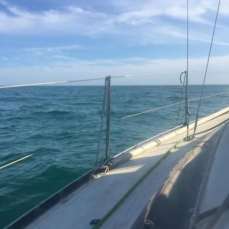 Ботель Bateau